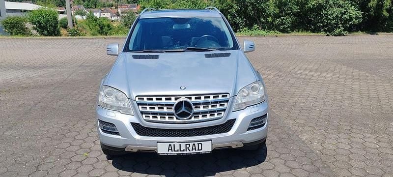 Gebraucht Mercedes ML350 231 PS (169 kW) 2011 Silber SUV