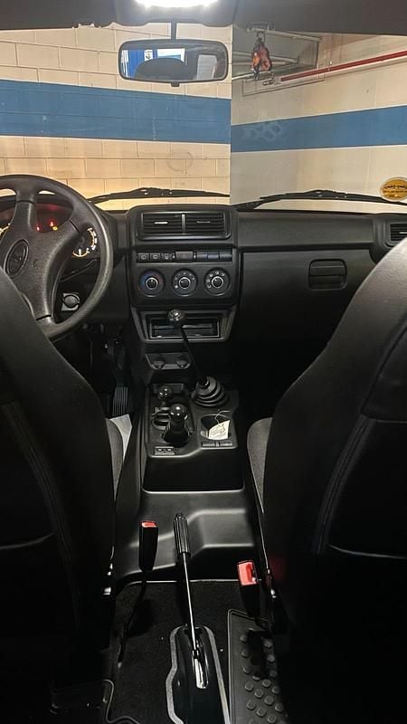 Grau Gebraucht 2021 Lada niva SUV | 21.990 € - Bild 1/4