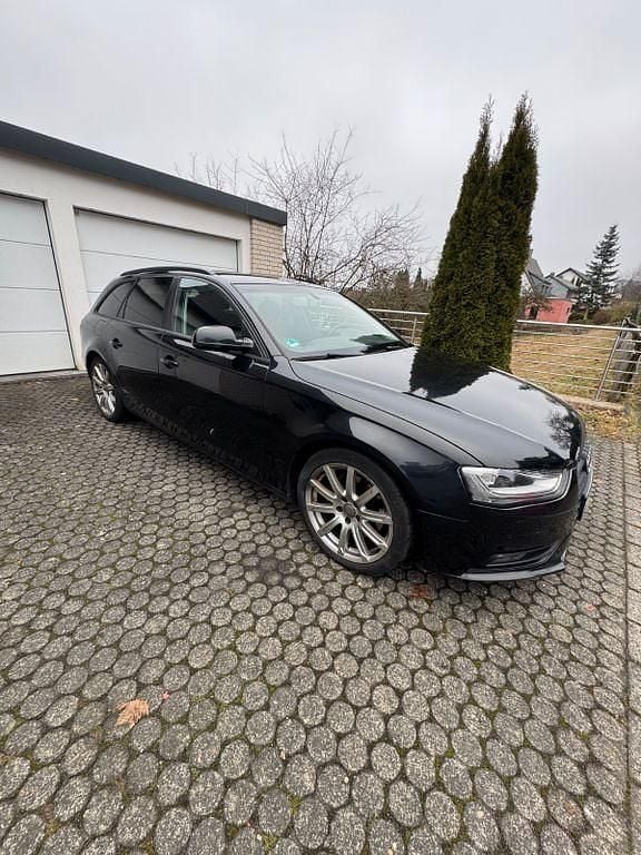 Schwarz Gebraucht 2012 Audi A4 Ambition Kombi | 10.970 € (Fairer Preis) - Bild 1/4