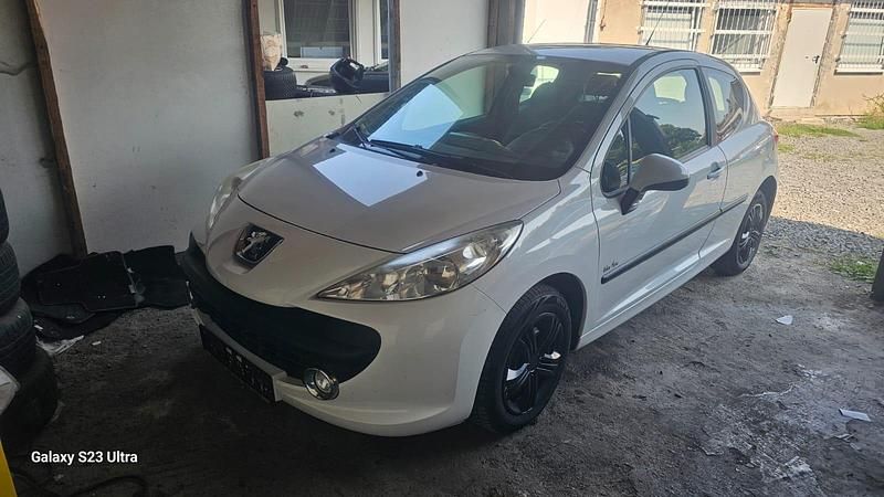 Weiß Gebraucht 2009 Peugeot 207 Kleinwagen | 1.150 € (Guter Preis) - Bild 1/4