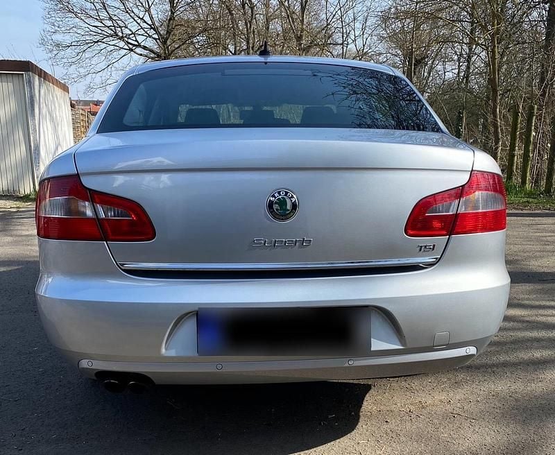 Gebraucht Skoda Superb 160 PS (117 kW) 2011 Grau Limousine