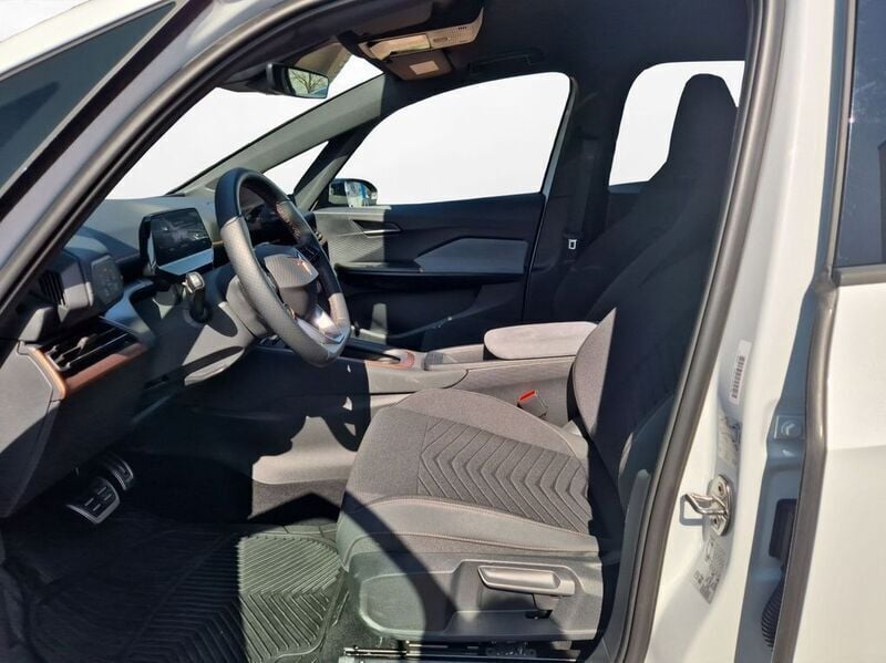 Gebraucht Cupra Born 169 kW (231 PS) 2024 Eisweiß Kleinwagen