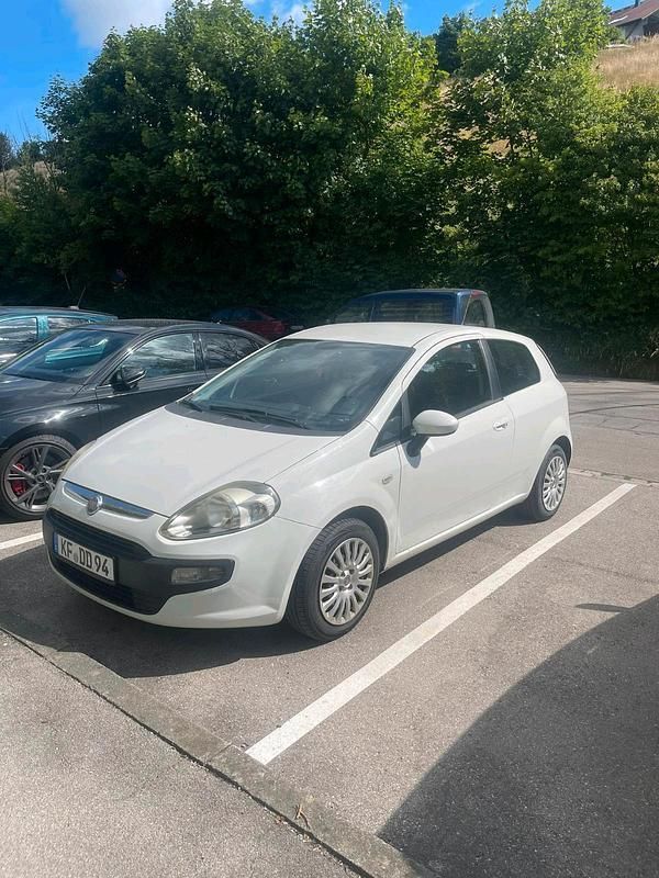Weiß Gebraucht 2011 Fiat Punto Kleinwagen | 1.100 € (Guter Preis) - Bild 1/4