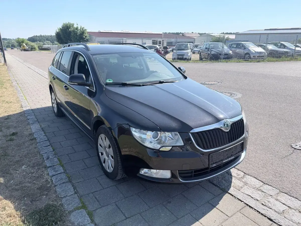 Gebraucht Skoda Superb Ambition 170 PS (125 kW) 2012 Schwarz Kombi
