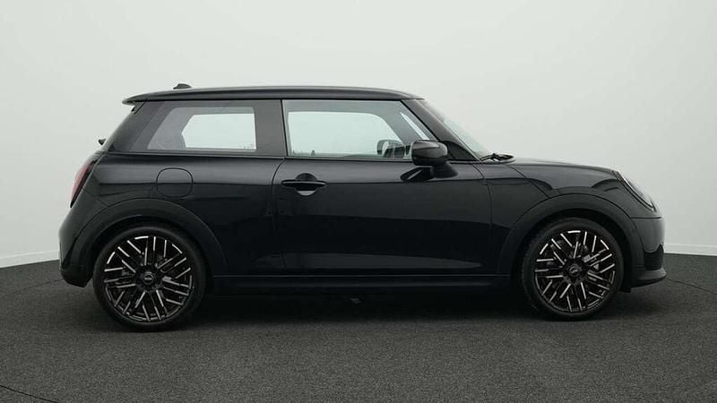 Gebraucht Mini Cooper Favoured 156 PS (114 kW) 2024 Schwarz Kleinwagen