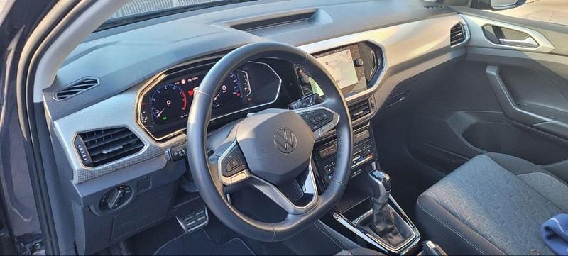 Gebraucht VW T-Cross Move 150 PS (110 kW) 2023 Grau SUV