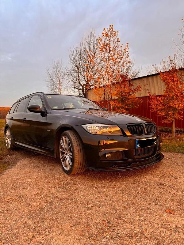 Schwarz Gebraucht 2011 BMW 320 M Sport Kombi | 9.000 € (Teuer) - Bild 1/4