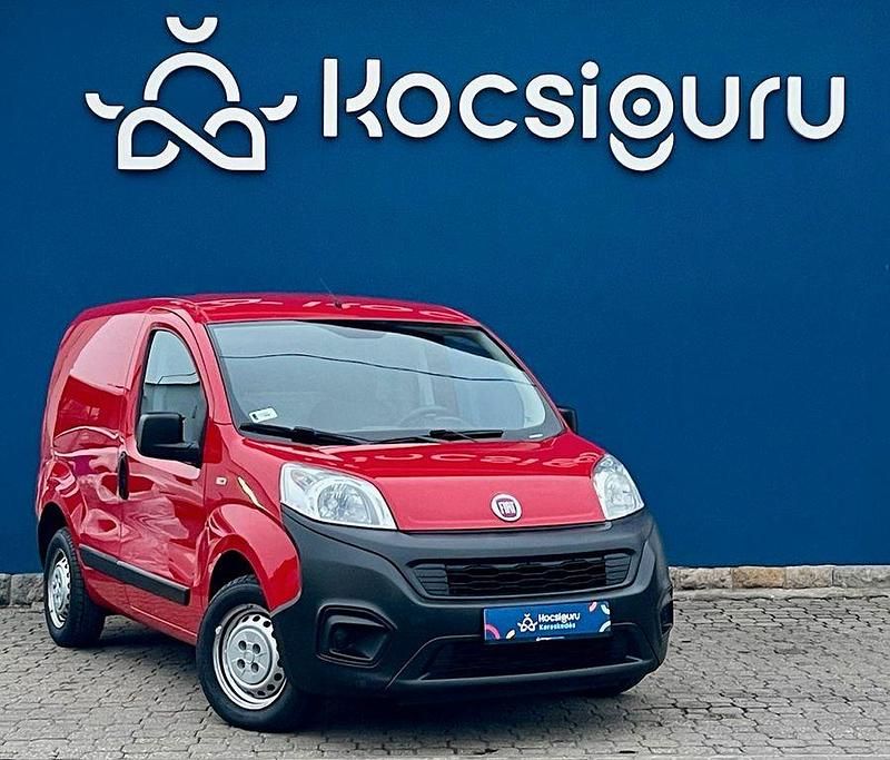 Rot Gebraucht 2017 Fiat Fiorino Basis Van / Kleinbus | 5.149 € (Fairer Preis) - Bild 1/4