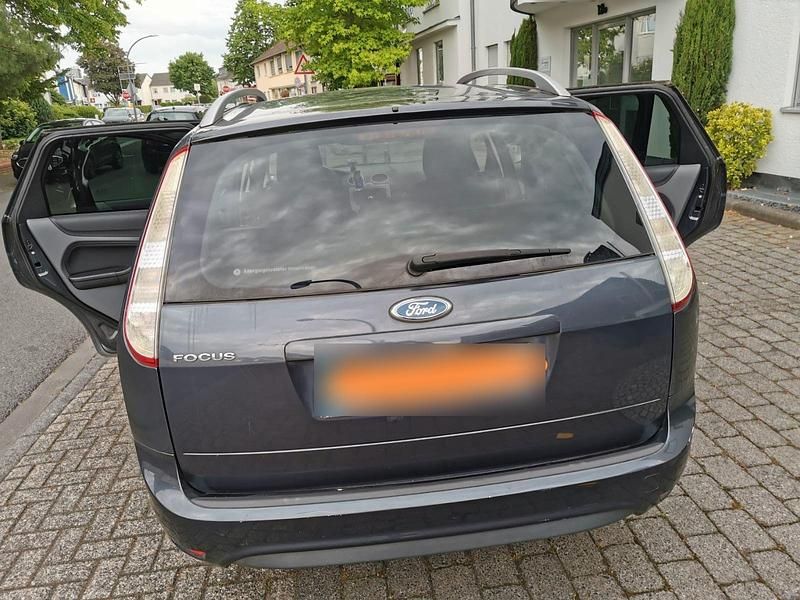 Używany Ford Focus Titanium 125 KM (91 kW) 2009 Szary Kombi