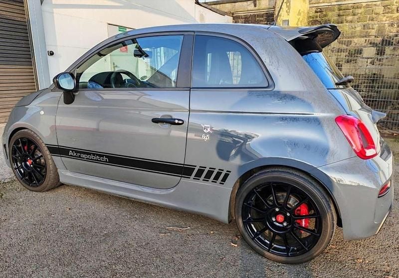 Grau Gebraucht 2017 Abarth 695 Kleinwagen | 16.200 € (Superpreis) - Bild 1/4