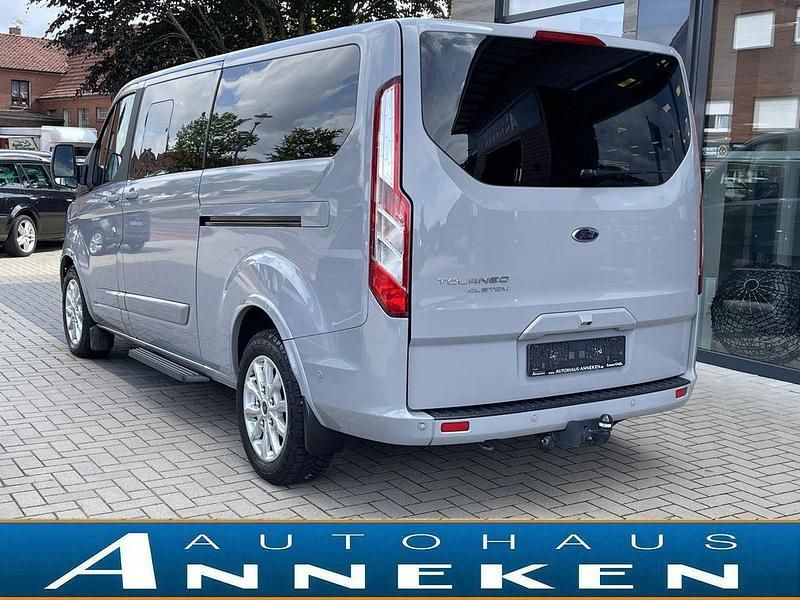 Gebraucht Ford Tourneo Titanium 150 PS (110 kW) 2022 Fancygrau Van / Kleinbus