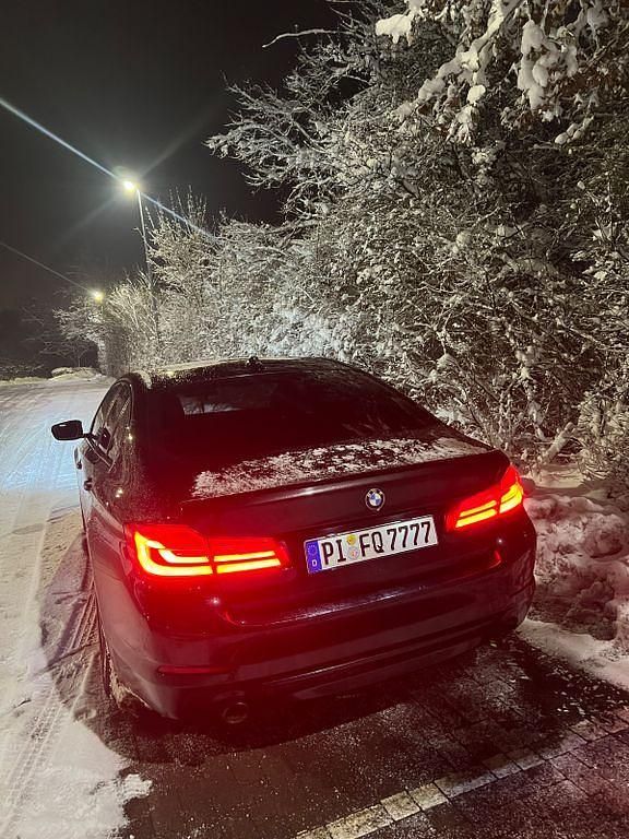 Schwarz Gebraucht 2017 BMW 520 Sport Line Limousine | 22.000 € (Fairer Preis) - Bild 1/4