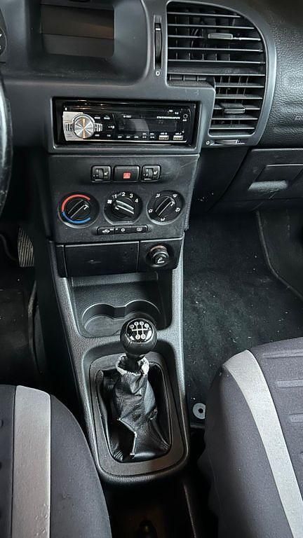 Gebraucht Opel Zafira Edition 125 PS (91 kW) 2000 Schwarz Van / Kleinbus