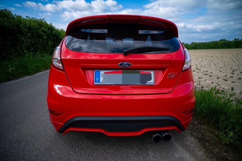 Gebraucht Ford Fiesta ST 182 PS (133 kW) 2016 Rot Kleinwagen