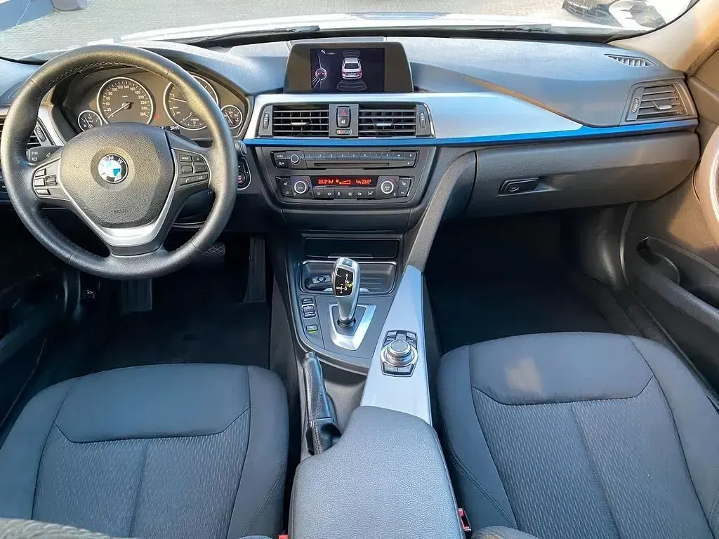 Gebraucht BMW 330 Comfort Edition 258 PS (189 kW) 2013 Glaciersilber Limousine
