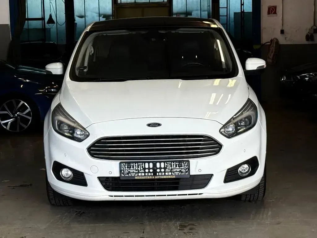 Gebraucht Ford S-MAX Titanium 179 PS (131 kW) 2017 Weiß Van / Kleinbus
