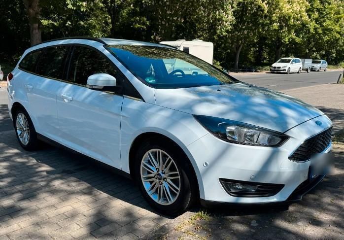 Weiß Gebraucht 2018 Ford Focus Cool & Connect Kombi | 9.400 € (Fairer Preis) - Bild 1/4