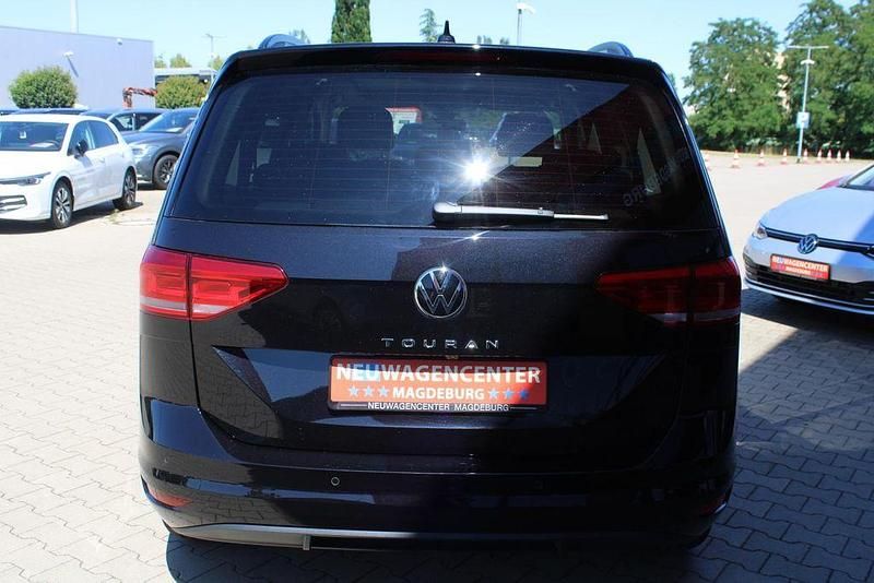 Gebraucht VW Touran Comfortline 150 PS (110 kW) 2024 Schwarz Van / Kleinbus