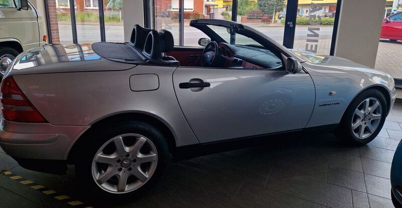 Gebraucht Mercedes SLK230 193 PS (141 kW) 1998 Silber Cabrio