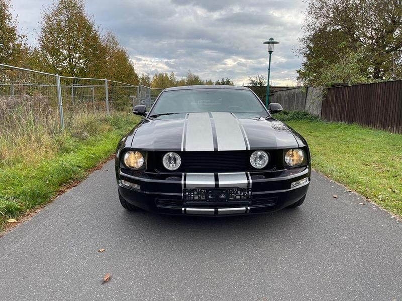 Second-hand Ford Mustang 213 CP (156 kW) 2006 Negru