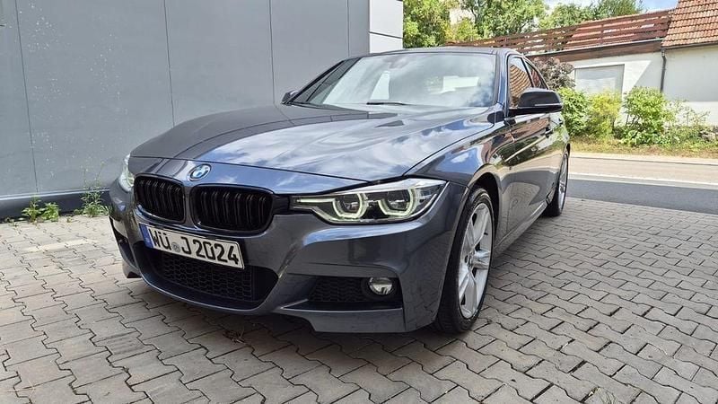 Grau Gebraucht 2016 BMW 330 M Sport Limousine | 25.000 € (Fairer Preis) - Bild 1/4