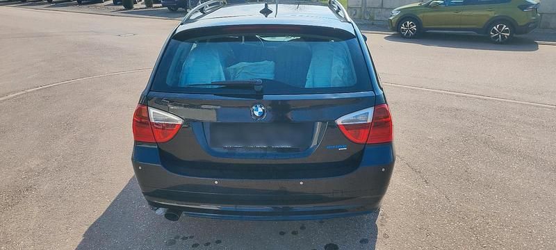 Gebraucht BMW 318 122 PS (89 kW) 2007 Schwarz Kombi