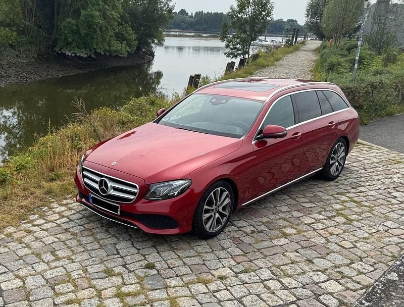 Rot Gebraucht 2017 Mercedes E220 Avantgarde Kombi | 23.490 € (Guter Preis) - Bild 1/4