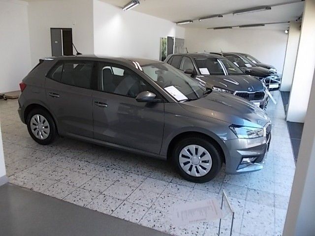 Grau Neu 2024 Skoda Fabia Selection Limousine | 21.950 € (Fairer Preis) - Bild 1/4