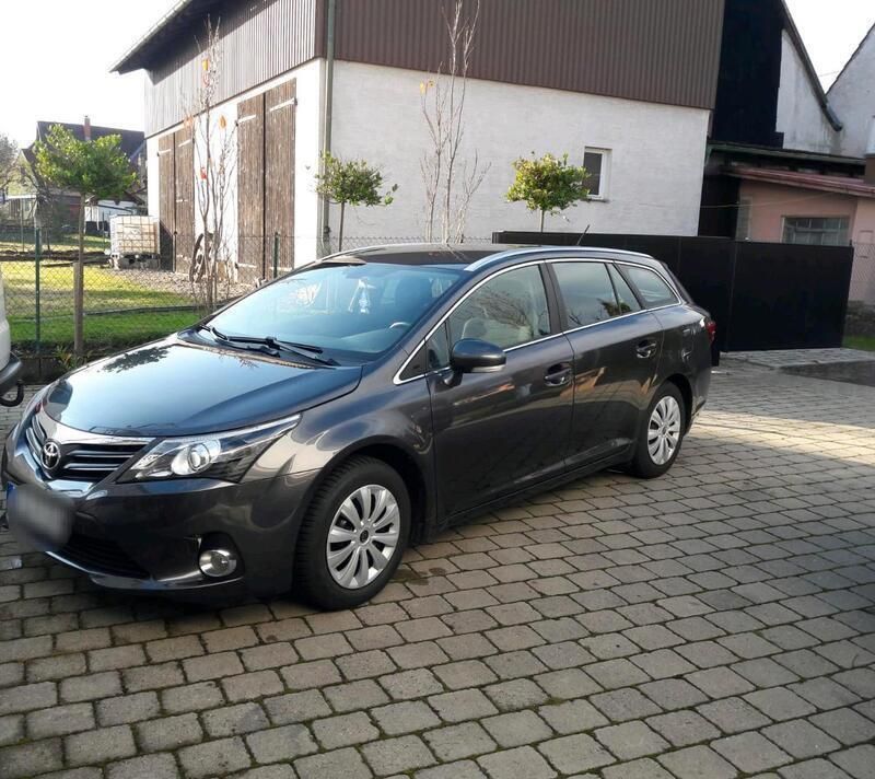 Grau Gebraucht 2013 Toyota Avensis Executive Kombi | 10.500 € (Etwas zu teuer) - Bild 1/4