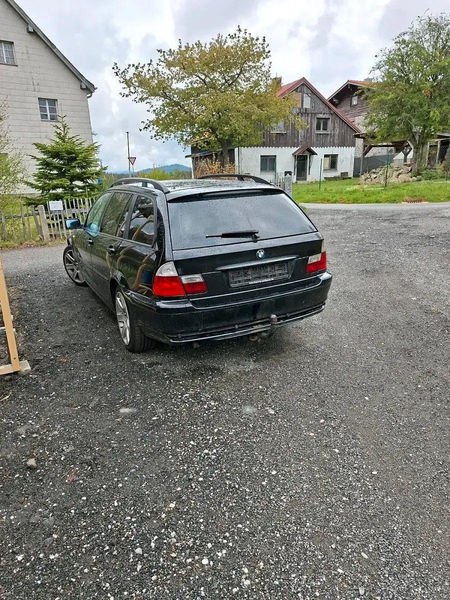 Używany BMW 320 150 KM (110 kW) 2005 Czarny Kombi