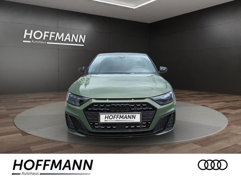 Grün Gebraucht 2024 Audi A1 Sportback S-Line Kleinwagen | 32.490 € (Teuer) - Bild 1/4