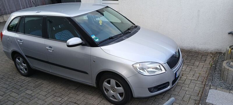 Silber Gebraucht 2010 Skoda Fabia Ambiente Kombi | 2.945 € (Teuer) - Bild 1/4