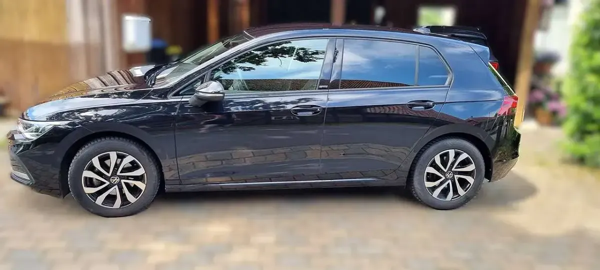 Gebraucht VW Golf VIII Active 150 PS (110 kW) 2021 Schwarz Limousine