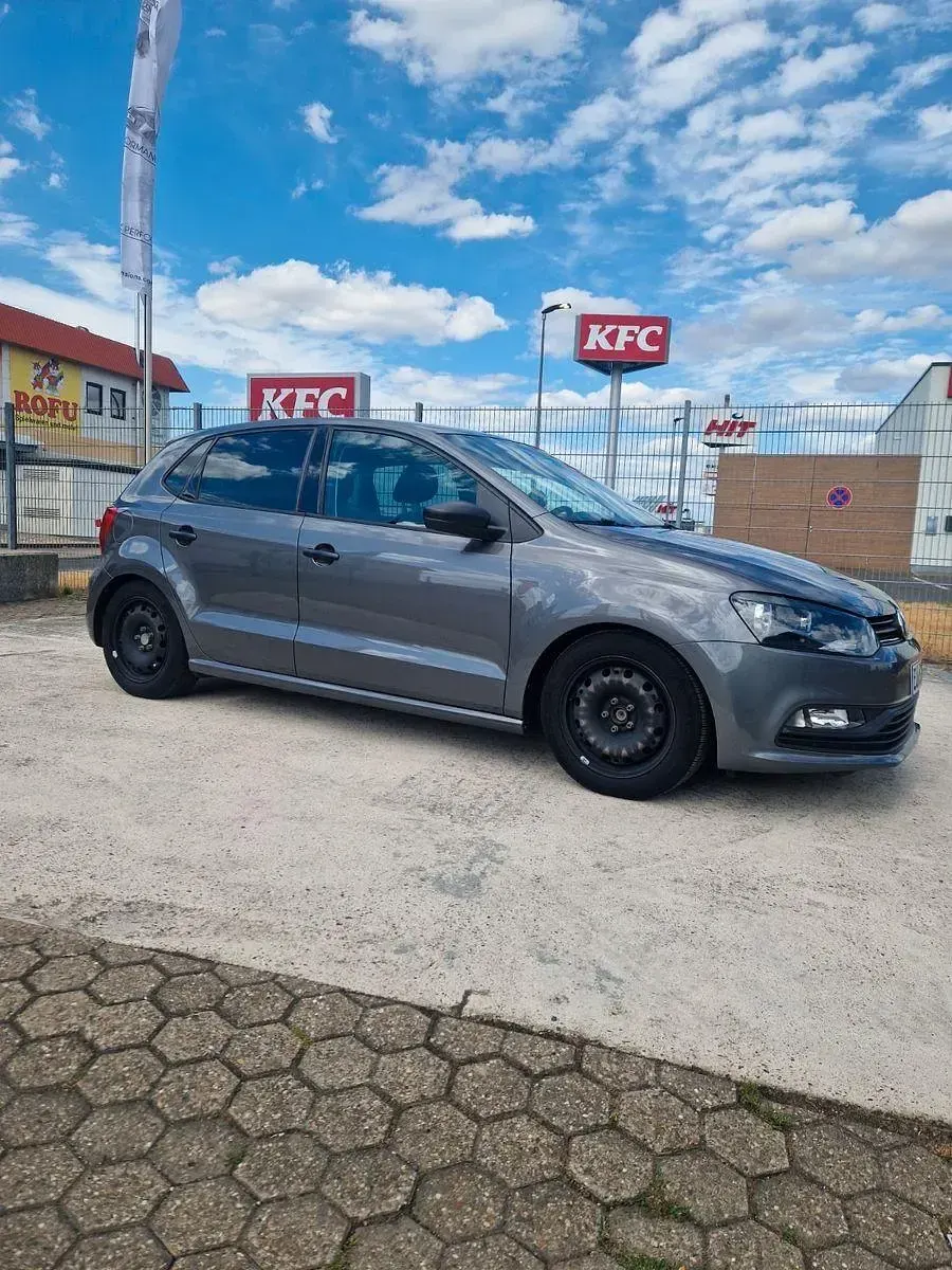 Gebraucht VW Polo Trendline 60 PS (44 kW) 2015 Grau Limousine