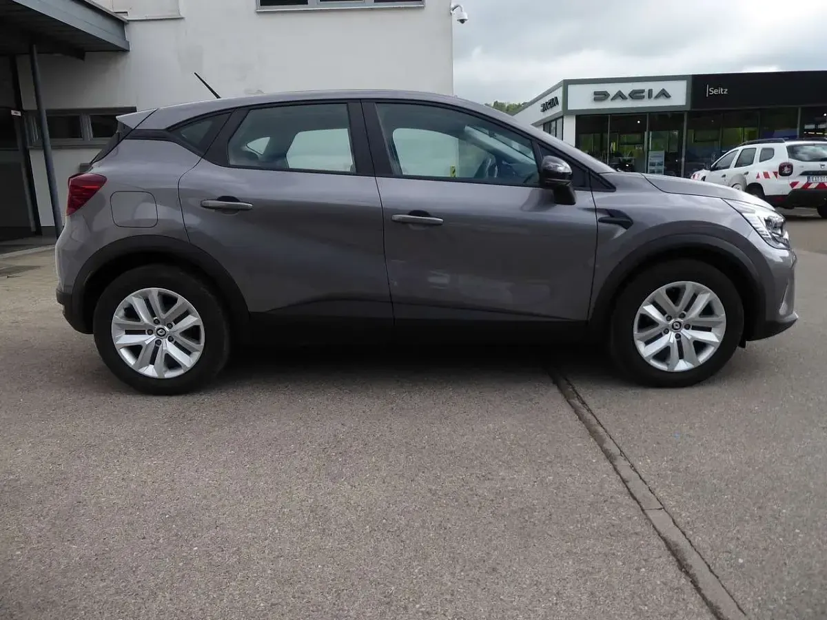 Usata Renault Captur Evolution 140 CV (102 kW) 2023 Grigio SUV