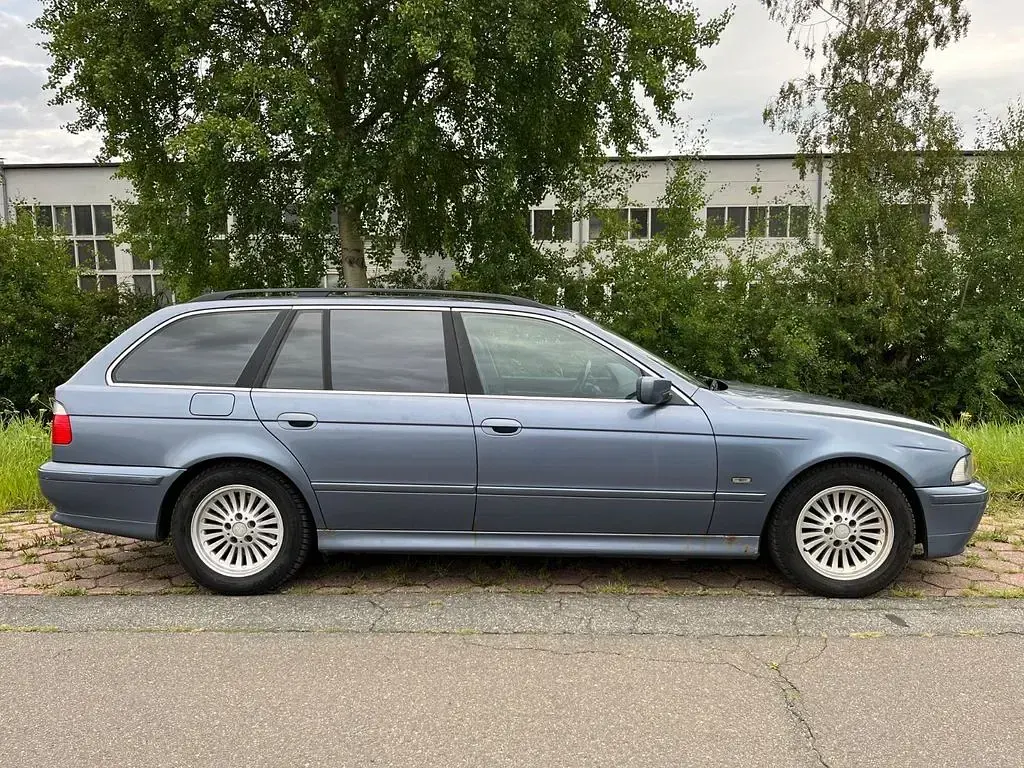 Gebraucht BMW 525 163 PS (119 kW) 2002 Blau Kombi