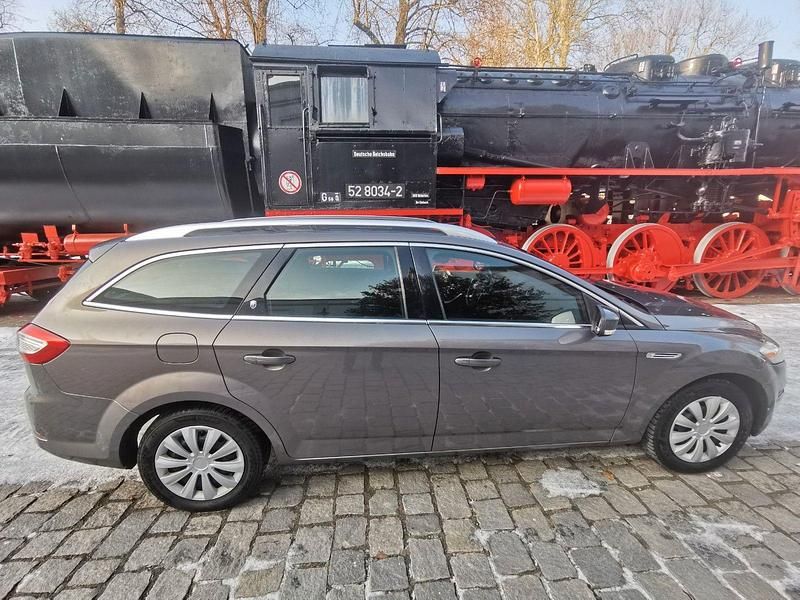 Braun Gebraucht 2010 Ford Mondeo Ghia Kombi | 3.500 € (Guter Preis) - Bild 1/4