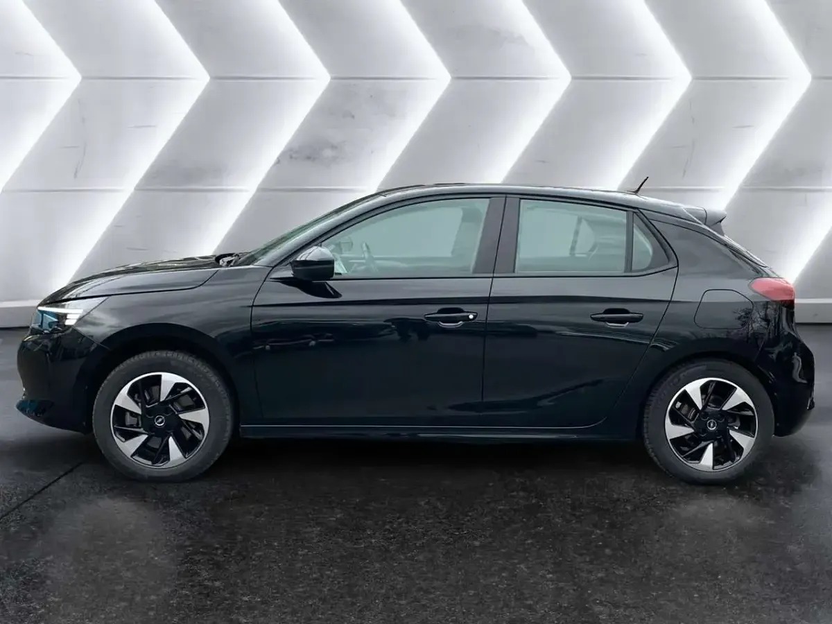 Używany Opel Corsa-e Edition 100 kW (136 KM) 2023 Czarny Hatchback
