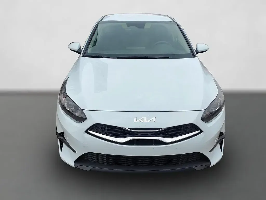 Neu Kia Ceed 140 PS (102 kW) 2026 Weiß Kleinwagen