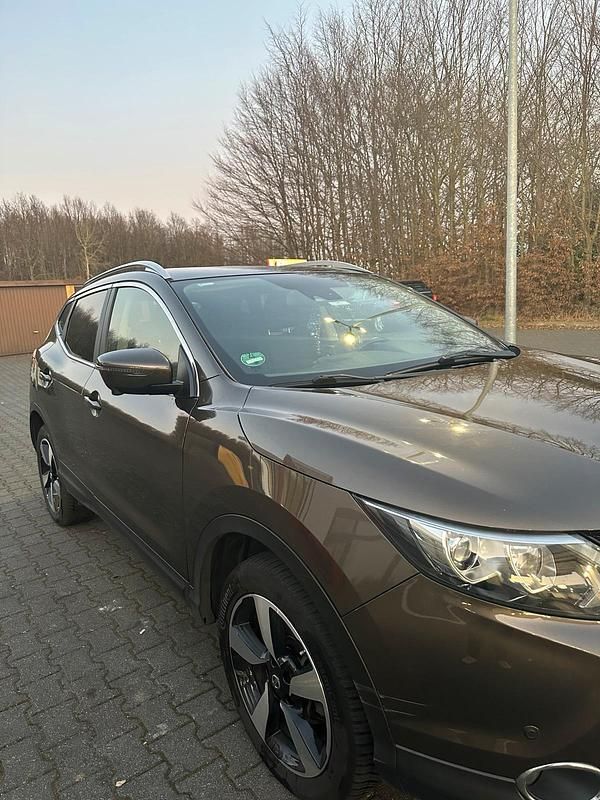 Braun Gebraucht 2016 Nissan Qashqai SUV | 11.199 € (Guter Preis) - Bild 1/4