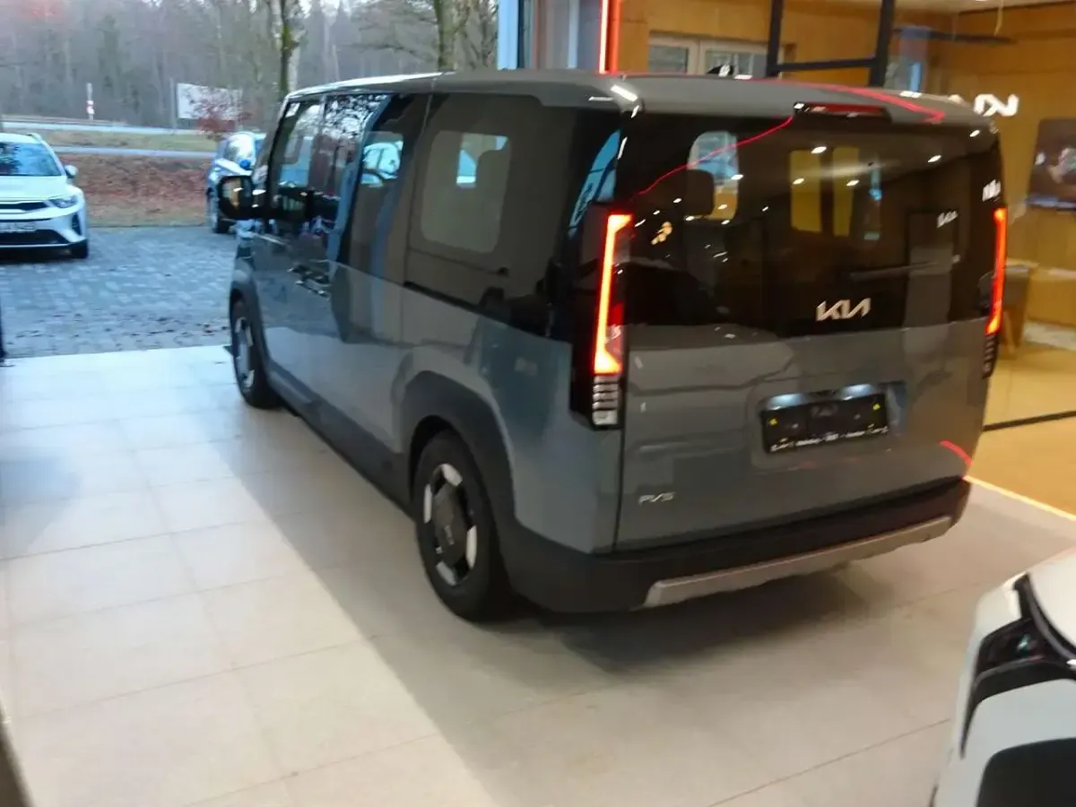 Nowe Kia PV5 119 kW (163 KM) 2025 Szary Minivan