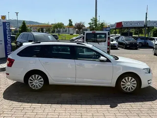 Gebraucht Skoda Octavia Ambition 105 PS (77 kW) 2014 Weiß Kombi