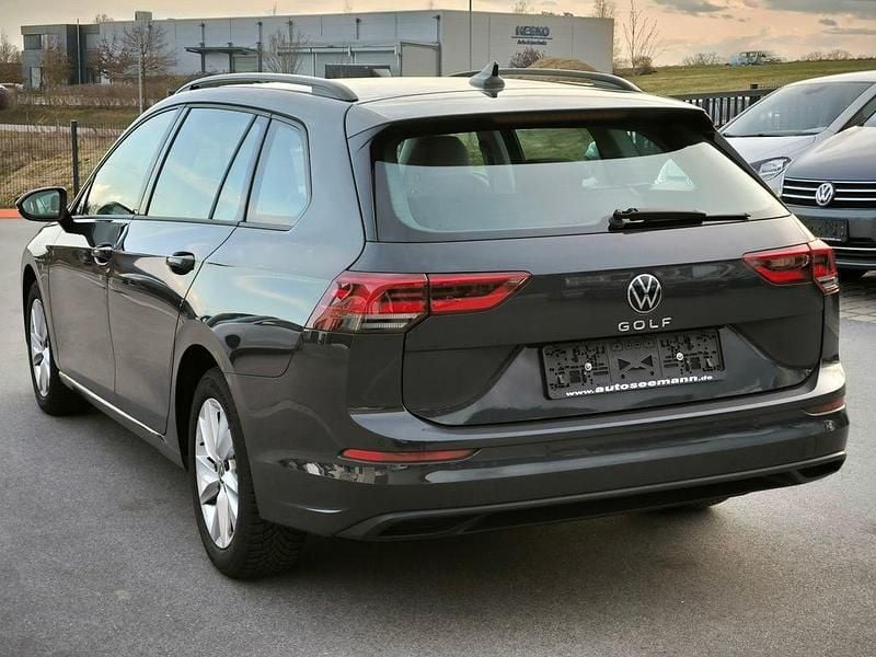 Second-hand VW Golf VIII Life 116 CP (85 kW) 2022 Gri Break