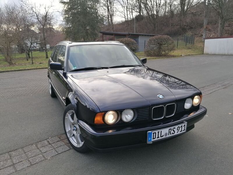 Blau Gebraucht 1994 BMW 525 Kombi | 7.985 € - Bild 1/4