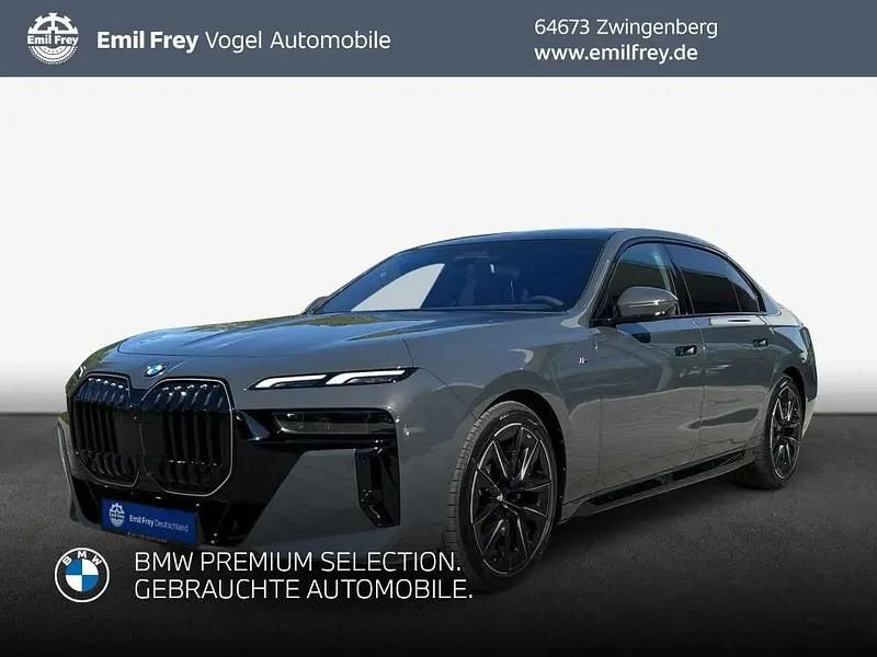 Grau Gebraucht 2025 BMW 740 Limousine | 117.490 € (Fairer Preis) - Bild 1/3