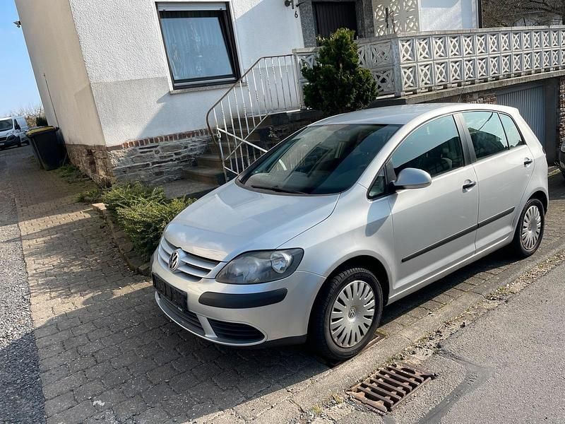 Gebraucht VW Golf V 105 PS (77 kW) 2005 Silber Kleinwagen