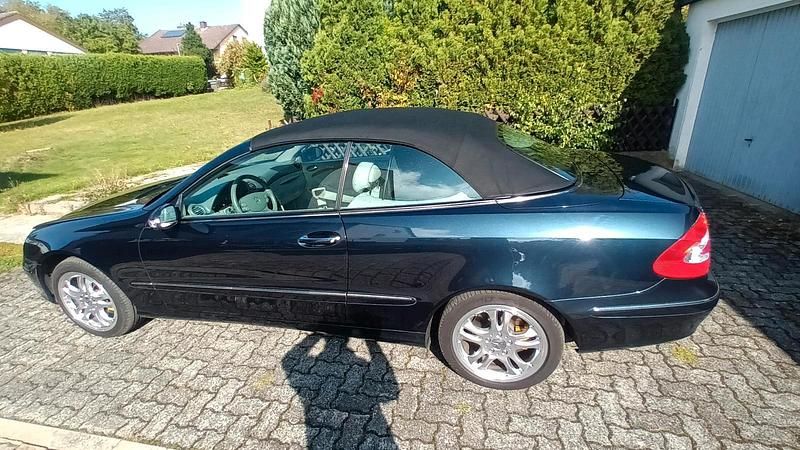 Blau Gebraucht 2005 Mercedes CLK320 Cabrio | 15.000 € - Bild 1/4