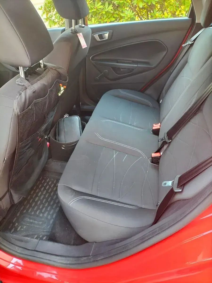 Gebraucht Ford Fiesta 101 PS (74 kW) 2013 Rot Kleinwagen