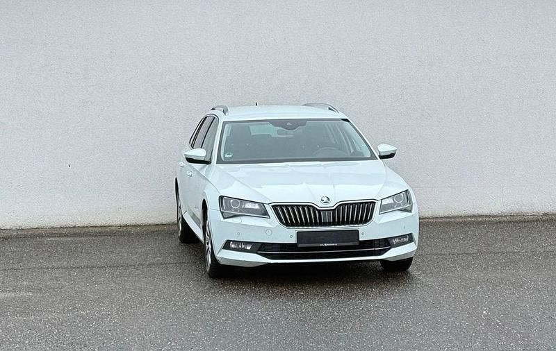 Gebraucht Skoda Superb Style 179 PS (131 kW) 2016 Weiß Kombi