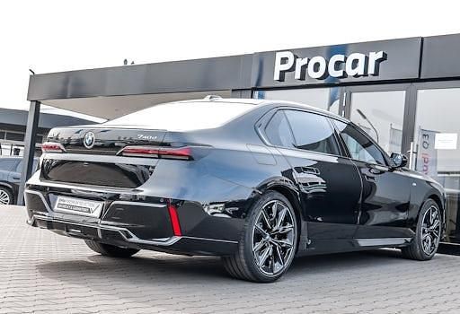 Gebraucht BMW 740 Executive 299 PS (219 kW) 2025 Schwarz Limousine